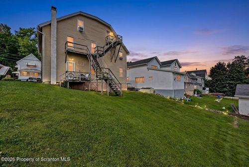 139 Sand St, Dunmore, PA, 18510-2635 | Card Image