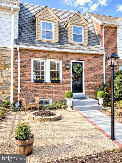 2120 N Brandywine St, ARLINGTON, VA, 22207-2215 | Card Image