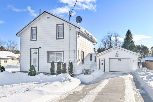 36 Jones St, Addington Highlands, ON, K0H1P0 | Card Image