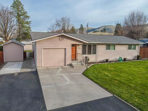 1032 Elm Street, Prosser, WA, 99350 | Card Image