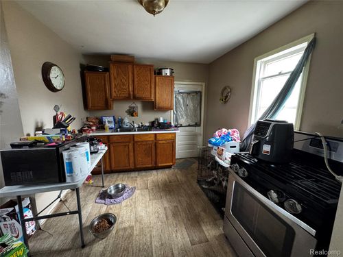 215 Stanton St, Bay City, MI, 48708-7865 | Card Image