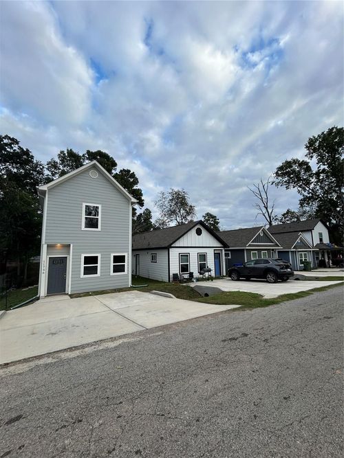 11756 White Cedar St, Willis, TX, 77318-7666 | Card Image