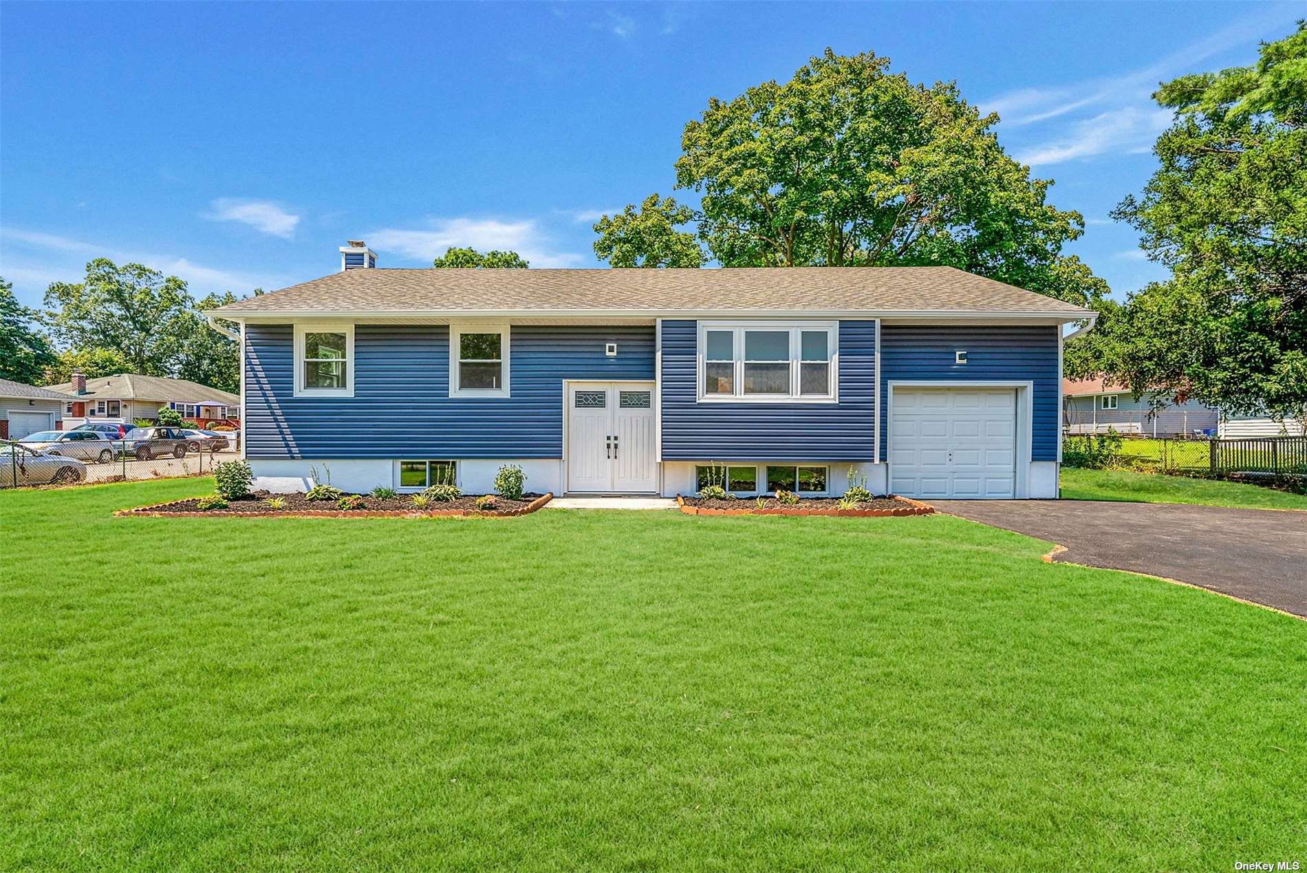 Broadway Greenlawn , Huntington, NY 11743