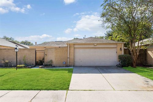 2423 Prides Crossing Rd, Houston, TX, 77067-1219 | Card Image