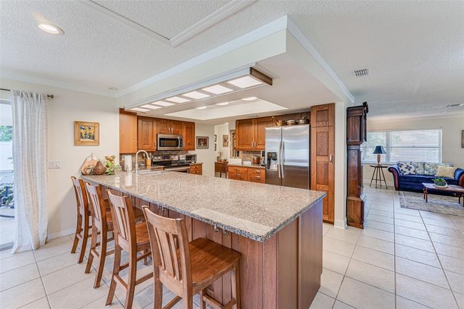 Large Kitchen Island! | Image 8