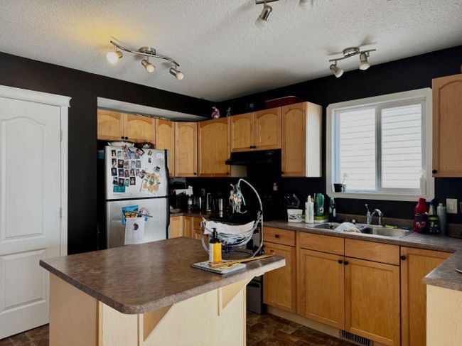 9009 93 Avenue, Home with 4 bedrooms, 3 bathrooms and 2 parking in Grande Prairie AB | Image 3