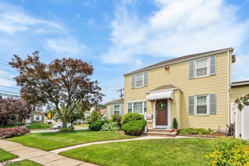 54 Canterbury Ave, North Arlington, NJ, 07031-4812 | Card Image
