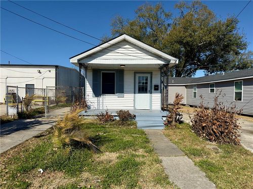 958 Avenue B, Westwego, LA, 70094-4220 | Card Image