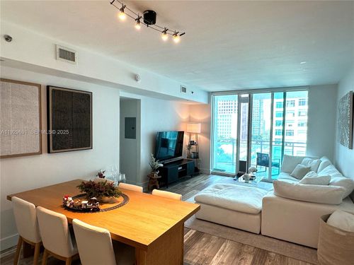 apt-801-951 Brickell Ave, Miami, FL, 33131-3933 | Card Image