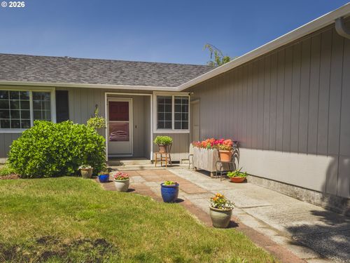 4125 Spruce St, Florence, OR, 97439-8820 | Card Image