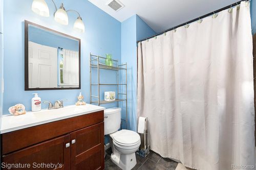 5184 Denwood St, Waterford, MI, 48327-2556 | Card Image