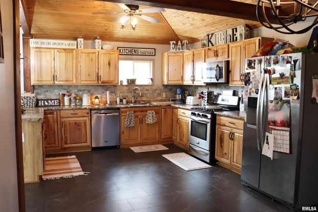 558 E Prospect St, House other with 3 bedrooms, 3 bathrooms and null parking in Farmington IL | Image 5