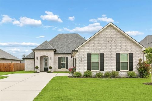 138 Cypresswood Dr, Belle Chasse, LA, 70037-1693 | Card Image
