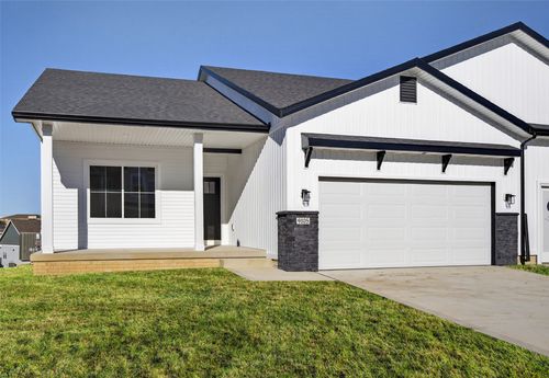9105 Robinson Dr, West Des Moines, IA, 50266-8798 | Card Image