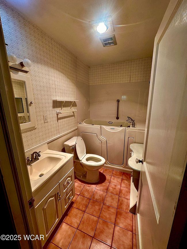 1570 Southwood Dr, House other with 2 bedrooms, 2 bathrooms and null parking in Lima OH | Image 13