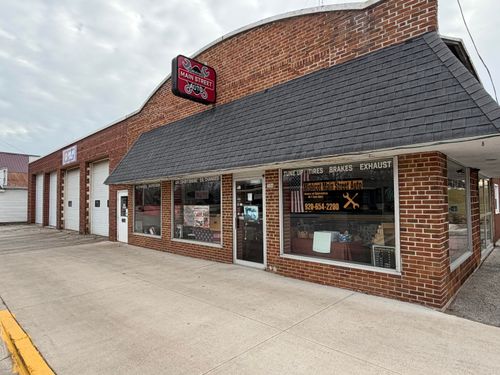 506 E Main St, Mishicot, WI, 54228-9556 | Card Image