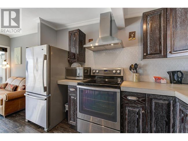 11 - 3701 Beach Ave, Home with 2 bedrooms, 2 bathrooms and 1 parking in Peachland BC | Image 21