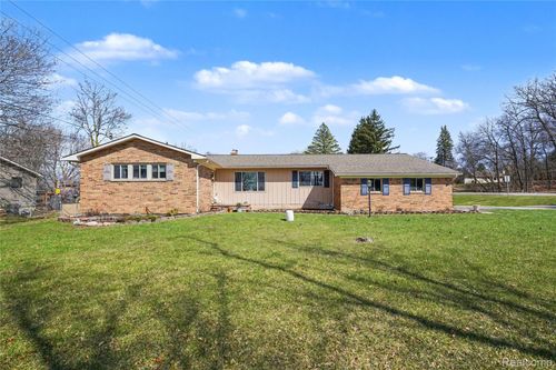 12519 Jennings Rd, Linden, MI, 48451-9433 | Card Image