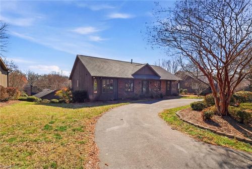 270 Ridgehaven Drive, Winston-Salem, NC, 27104 | Card Image