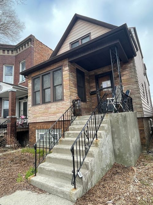 3246 N Richmond St, Chicago, IL, 60618-5818 | Card Image