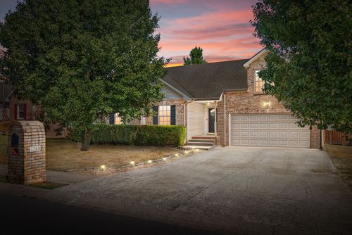 3260 Veranda Cir, Clarksville, TN, 37042-8145 | Card Image