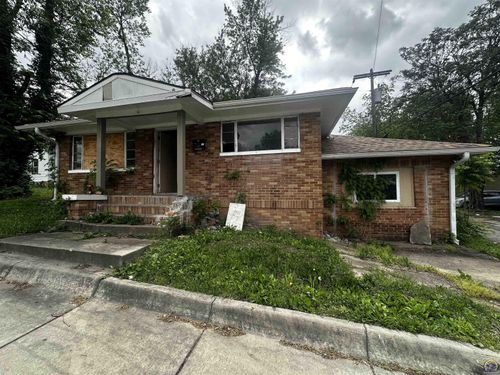 611 4th St, Topeka, KS, 66603-3115 | Card Image