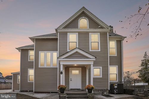 100 W Chester Pike, RIDLEY PARK, PA, 19078-1615 | Card Image