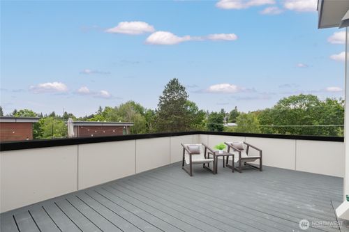 6219 9th Ave Ne, Seattle, WA, 98115-5527 | Card Image