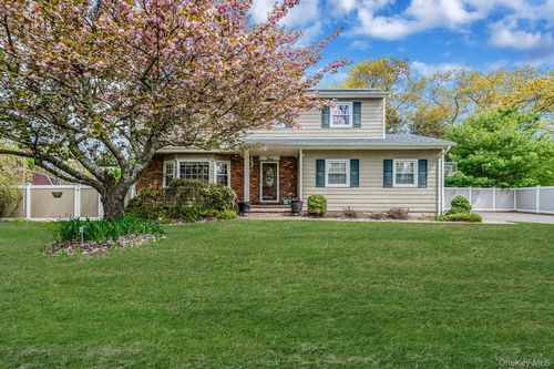 3 Otsego Ave, Dix Hills, NY, 11746-8005 | Card Image