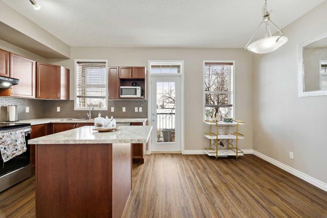 27 - 43 Springborough Boulevard Sw, Home with 3 bedrooms, 2 bathrooms and 1 parking in Calgary AB | Image 9