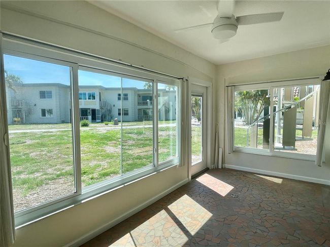 Bright Florida Room | Image 25