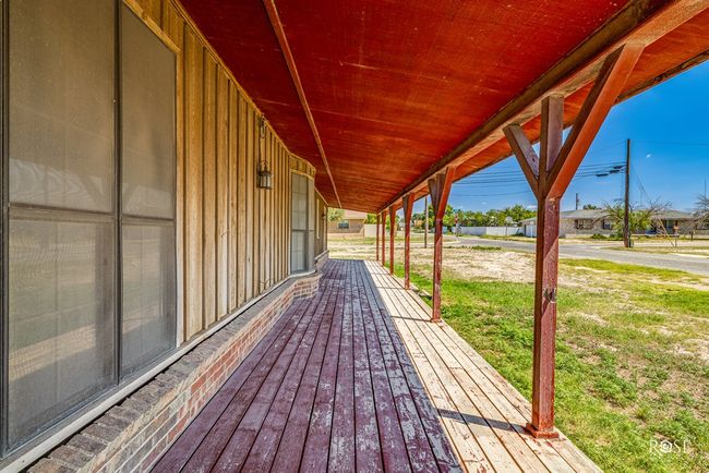 209 N Florida Ave, House other with 3 bedrooms, 3 bathrooms and 2 parking in Big Lake TX | Image 5
