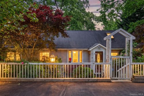 20 Blueberry Hl, Greenwood Lake, NY, 10925-4110 | Card Image