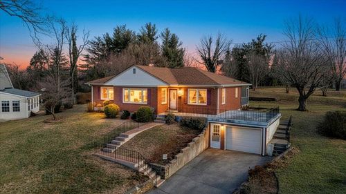 800 Circle St, Salem, VA, 24153-3451 | Card Image