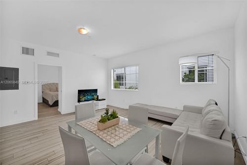 207-1560 Meridian Ave, Miami Beach, FL, 33139-0704 | Card Image