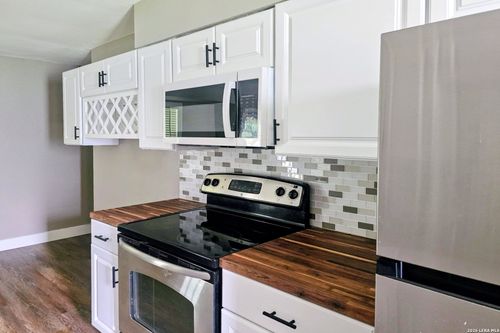 5907 Cliffmore Dr, San Antonio, TX, 78250-3940 | Card Image