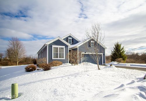 9 New Heron Dr, Mechanicville, NY, 12118-3554 | Card Image