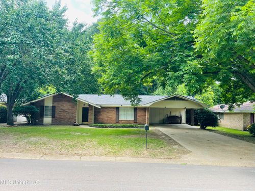 111 Brookfield Dr, Natchez, MS, 39120-2709 | Card Image