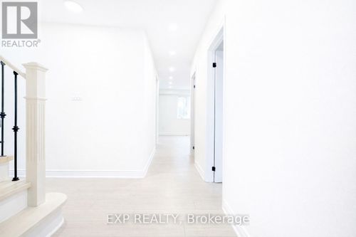 upper-384 Westwood Dr, Kitchener, ON, N2M2L6 | Card Image