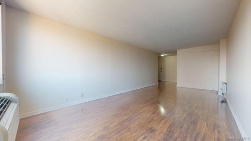 9j-118-17 Union Turnpike, New York, NY, 11375 | Card Image