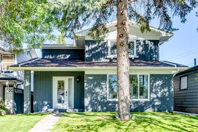 44 Midland Pl Se, House detached with 4 bedrooms, 3 bathrooms and 2 parking in Calgary AB | Image 2