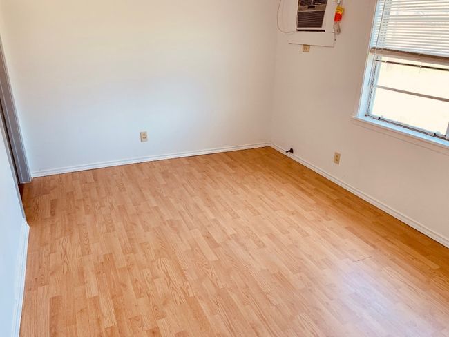 A - 106 N Oak Ave, House other with 3 bedrooms, 2 bathrooms and 2 parking in Luling TX | Image 10