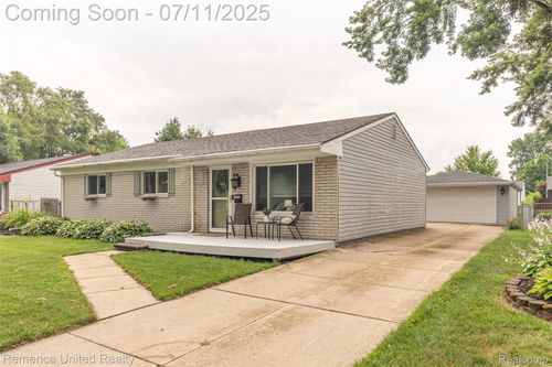 38625 Northampton St, Westland, MI, 48186-8081 | Card Image