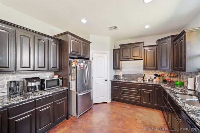 2273 S 289 Th East Ave, House other with 4 bedrooms, 3 bathrooms and null parking in Broken Arrow OK | Image 20