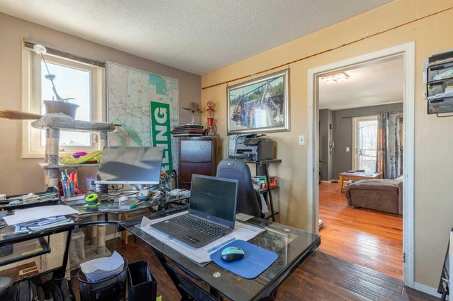 126 3 St, House other with 5 bedrooms, 2 bathrooms and 4 parking in Stirling AB | Image 17