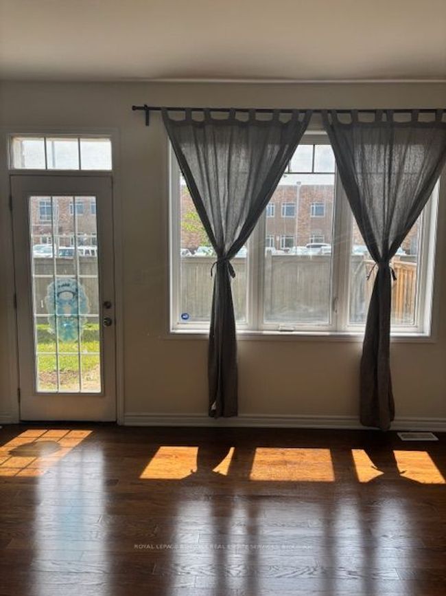 1292 Leger Way, House other with 3 bedrooms, 3 bathrooms and 1 parking in Milton ON | Image 9