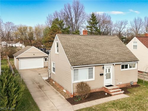 15401 Walvern Boulevard Boulevard, Maple Heights, OH, 44137 | Card Image