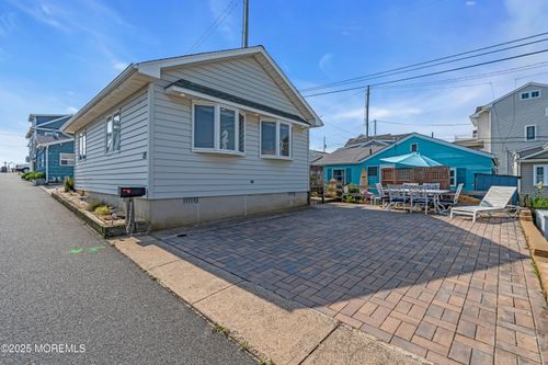 15 E Chadwick Way, Lavallette, NJ, 08735-1808 | Card Image