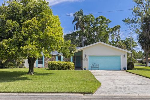 201 58th Ave S, ST PETERSBURG, FL, 33705-5450 | Card Image