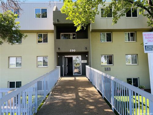 401 - 590 Laurier St, Condo with 2 bedrooms, 1 bathrooms and 1 parking in Moose Jaw SK | Card Image